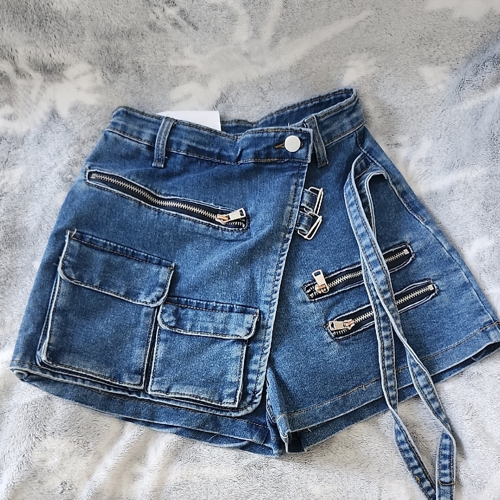 Denim Blue Women's Shorts with Zipper Details